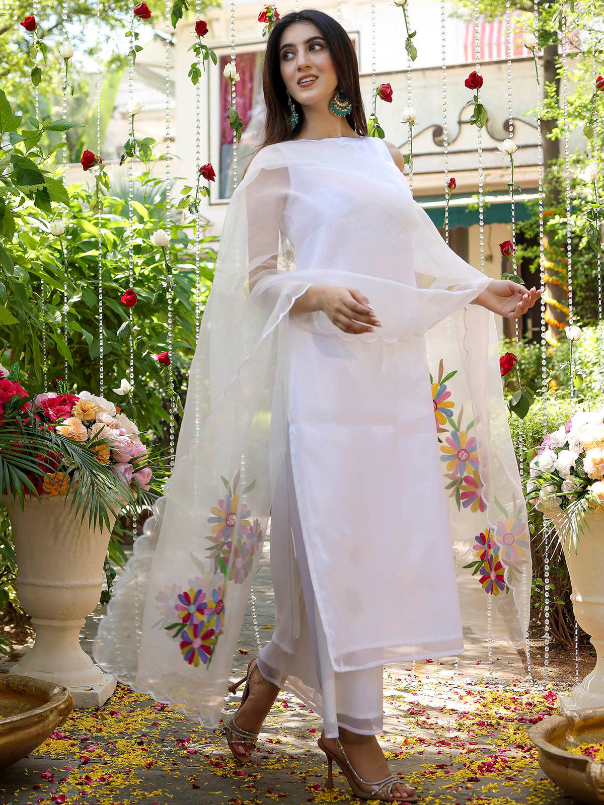 The Timeless Elegance of Kurta Sets for Women: A Wardrobe Essential